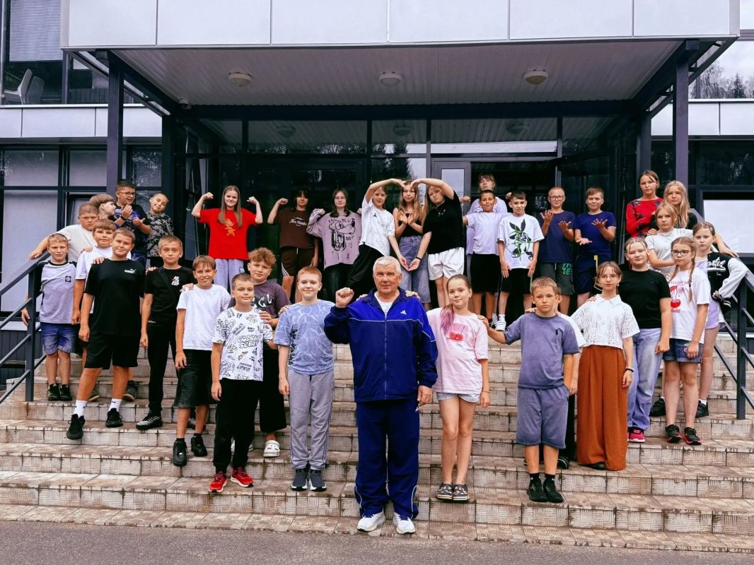 В «Авангарде» продолжается летняя смена, объединившая школьников Вологодчины и Алчевска В «Авангарде» продолжается летняя смена, объединившая школьников Вологодчины и Алчевска