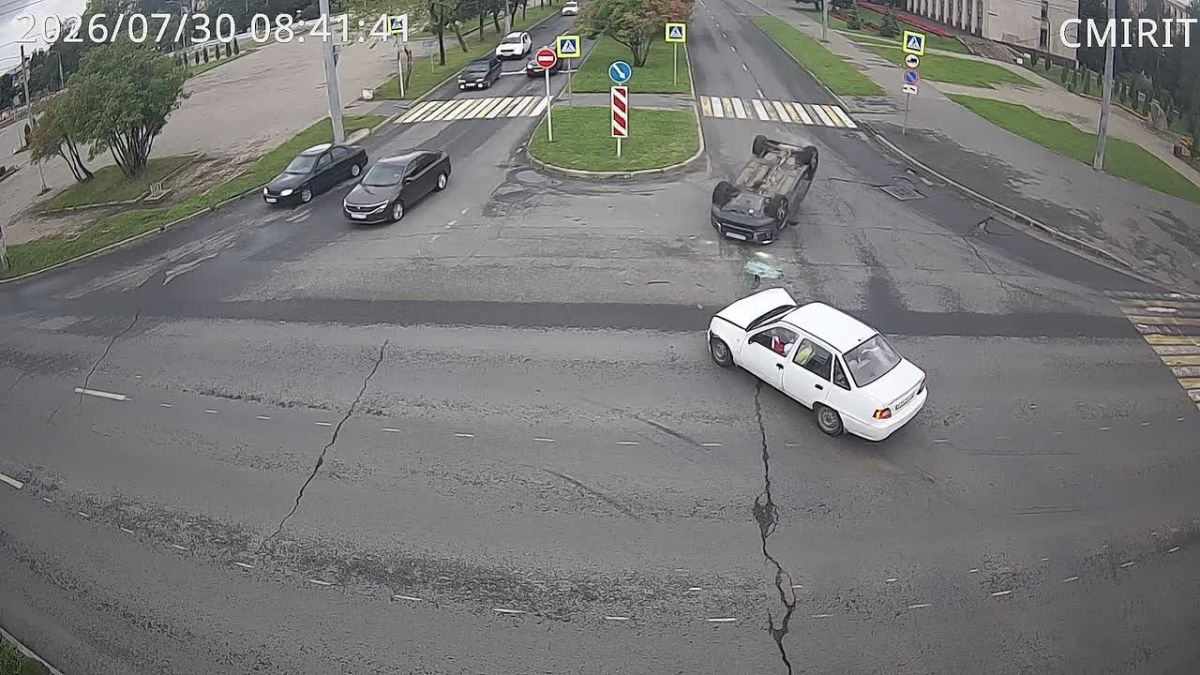 Видео утреннего ДТП рядом с мэрией Череповца
