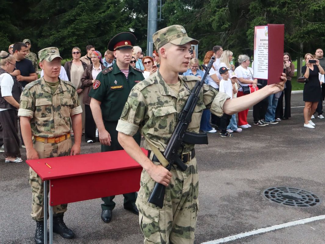 Поздравляем с принятием Военной присяги военнослужащих 33-й бригады оперативного назначения, морского отряда, полка и батальона по охране важных государственных объектов Северо-Западного округа Росгварии Поздравляем с принятием Военной присяги военнослужащих 33-й бригады оперативного назначения, морского отряда, полка и батальона по охране важных государственных объектов Северо-Западного округа Росгварии