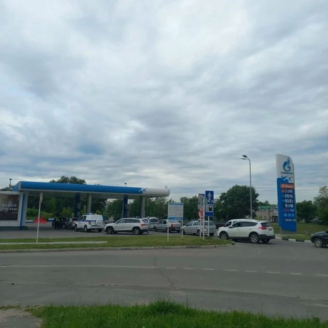Сеть АЗС «Газпромнефть» отменила ограничения на объем отпускаемого топлива в Вологодской области (бензин - не более 30 литров, дизель - не более 60 литров)