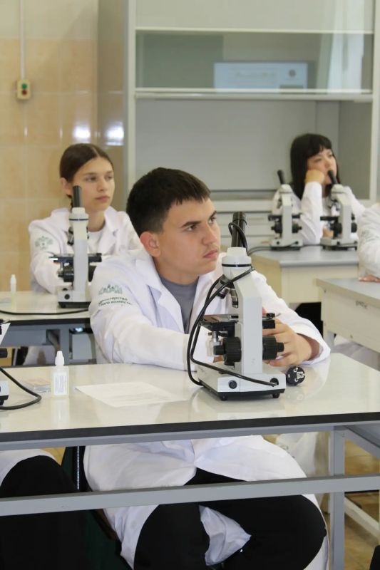 Студенты Института социальных и гуманитарных наук ВоГУ стали кураторами-вожатыми на всероссийском образовательном интенсиве для школьников «АгроСмена» Студенты Института социальных и гуманитарных наук ВоГУ стали кураторами-вожатыми на всероссийском образовательном интенсиве для школьников «АгроСмена»