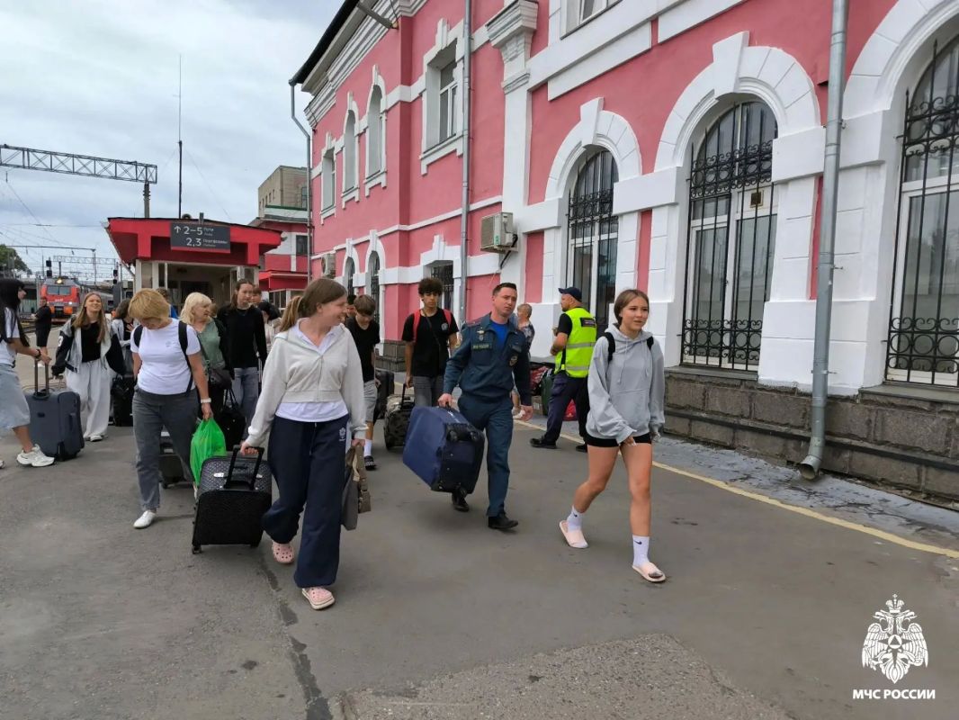 Вологодские спасатели встретили детей из Алчевска Вологодские спасатели встретили детей из Алчевска
