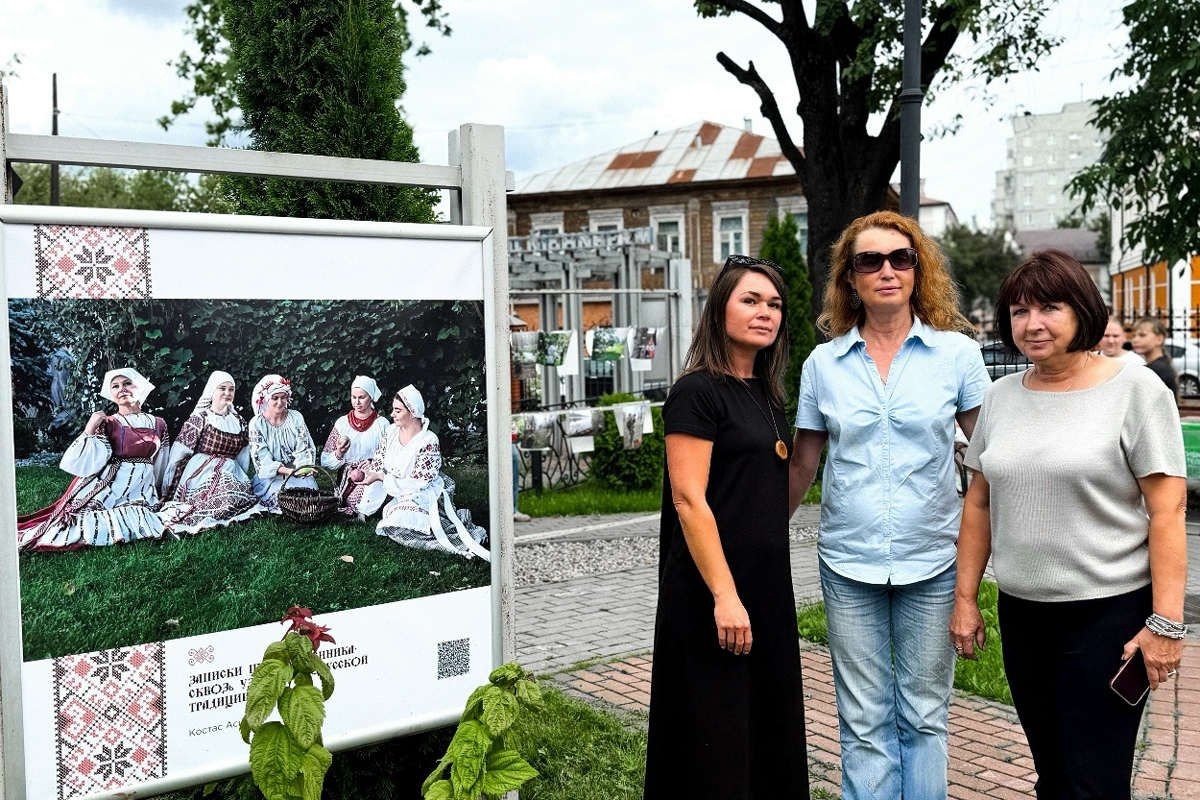 Череповчанки в национальных костюмах стали героями снимков фотографа с горы Афон