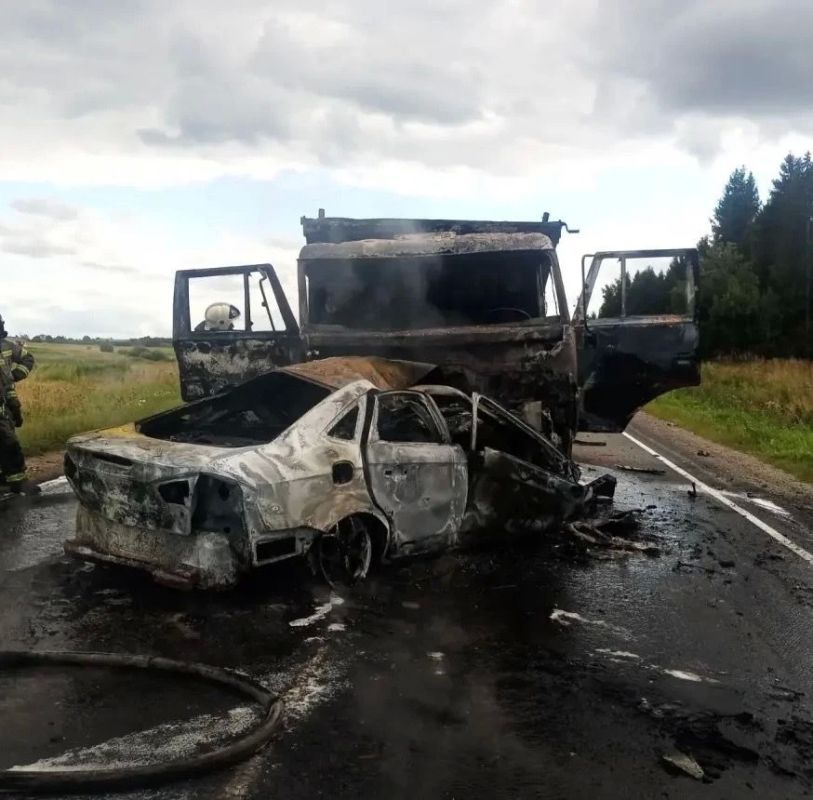 Под Вологдой в аварии с КамАЗом погиб водитель легкового автомобиля
