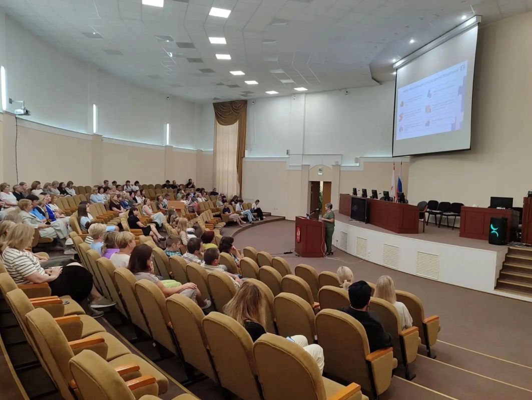 Сотрудники УФК по Вологодской области принимают участие в просветительских мероприятиях Сотрудники УФК по Вологодской области принимают участие в просветительских мероприятиях