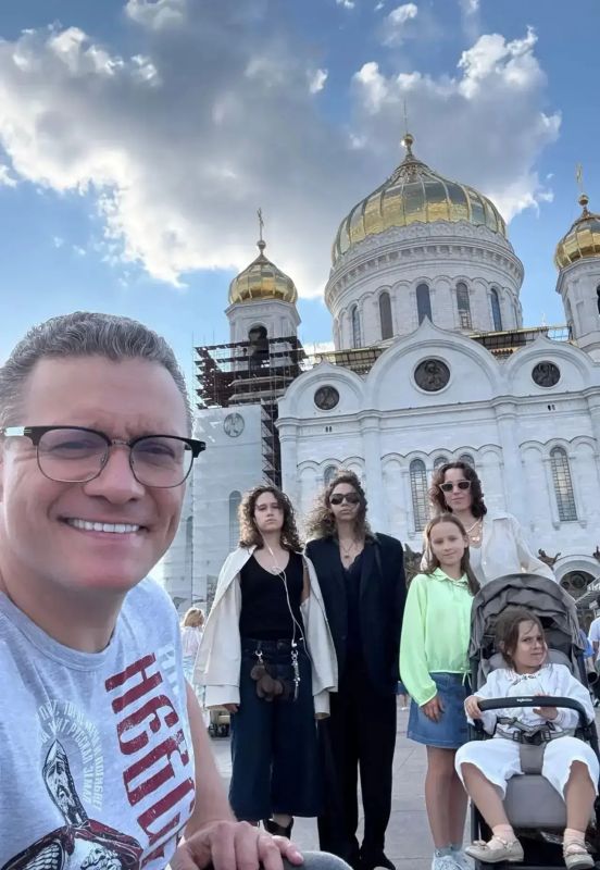Георгий Филимонов: Позавчера. По традиции в воскресенье с дочками ходили в Храм Христа Спасителя