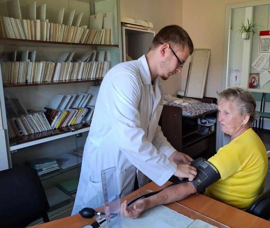 В Нюксенице медбрату вручили ключи от квартиры В Нюксенице медбрату вручили ключи от квартиры