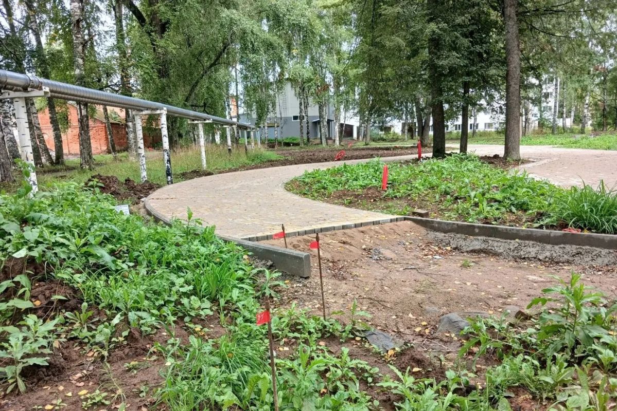 Парк у Центра культурного развития в Красавино достроят осенью Парк у Центра культурного развития в Красавино достроят осенью