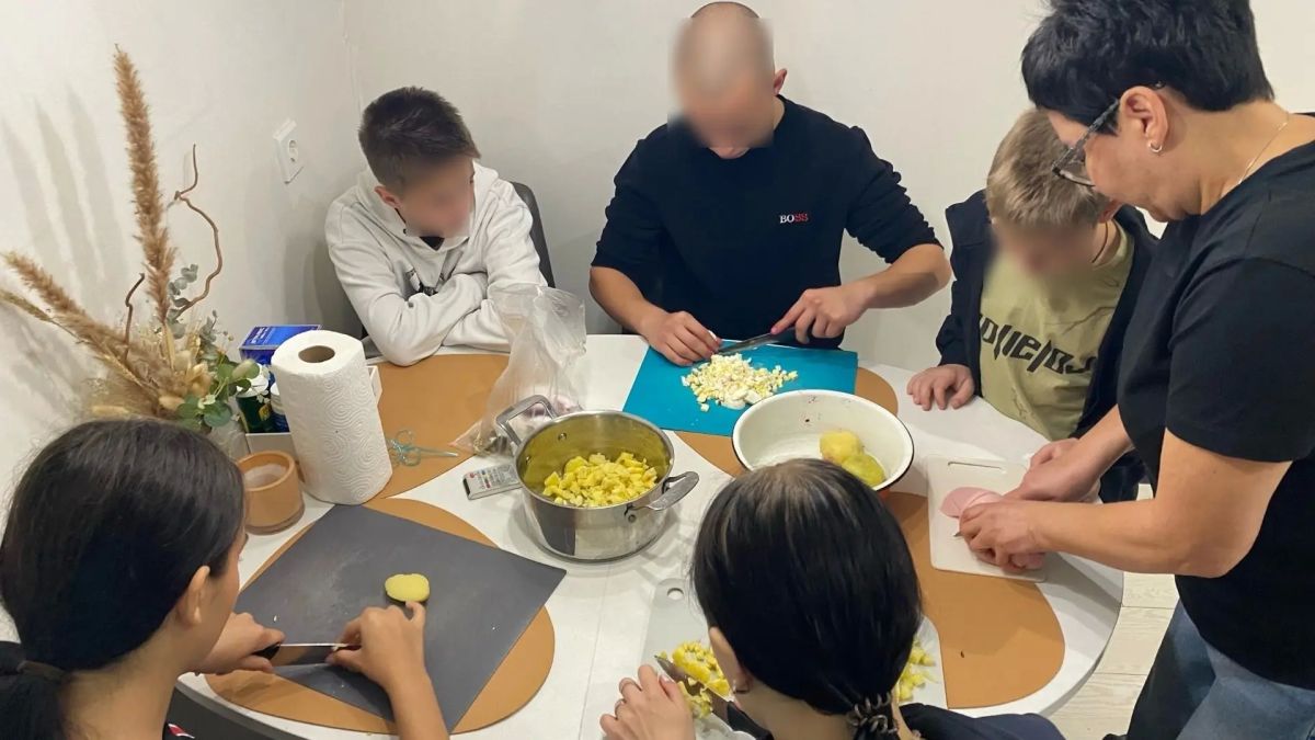 В Тотьме тепло и уютно: Общественный совет подарил детям радость кулинарных открытий! В Тотьме тепло и уютно: Общественный совет подарил детям радость кулинарных открытий!