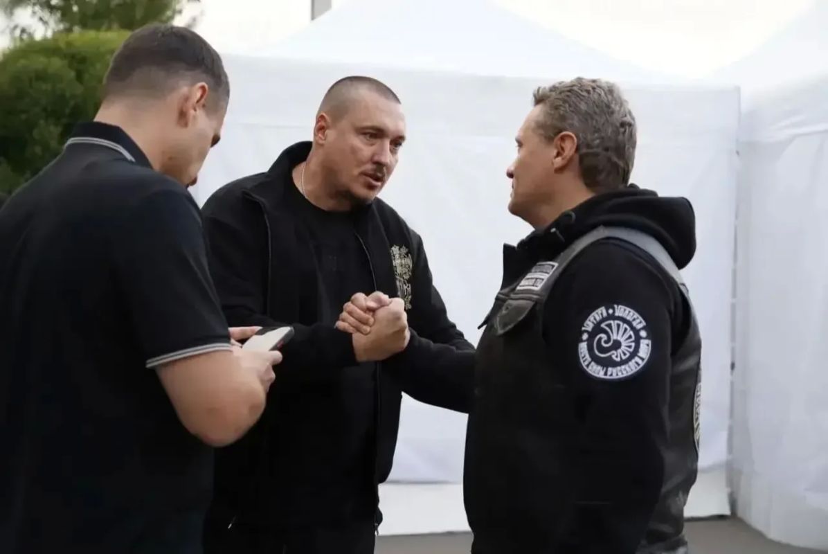 Георгий Филимонов: Перед началом фестиваля «Рэп на Руси» в Кириллове пообщался с участниками — Кириллом Макеевым (МК 5.45), Романом Жиганом и группой «Родная речь», а также нашим давним другом Михаилом Маваши Георгий Филимонов: Перед началом фестиваля «Рэп на Руси» в Кириллове пообщался с участниками — Кириллом Макеевым (МК 5.45), Романом Жиганом и группой «Родная речь», а также нашим давним другом Михаилом Маваши