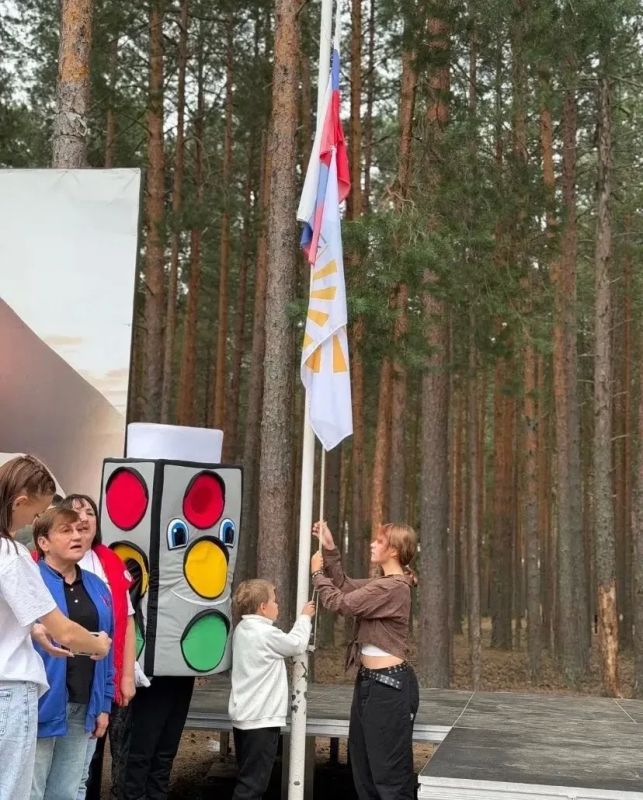 62 школьника из Алчевска приехали на смену «Код безопасности» в Вологодскую область 62 школьника из Алчевска приехали на смену «Код безопасности» в Вологодскую область
