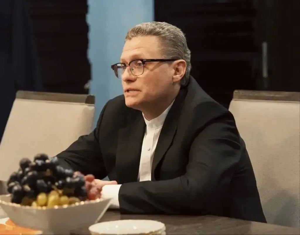 Георгий Филимонов: Благодарю Владимира Львовича, Союз театральных деятелей России и коллективы Московского театра «Современник» и Московского театра Олега Табакова за творчество и сохранение традиций отечественного театра Георгий Филимонов: Благодарю Владимира Львовича, Союз театральных деятелей России и коллективы Московского театра «Современник» и Московского театра Олега Табакова за творчество и сохранение традиций отечественного театра