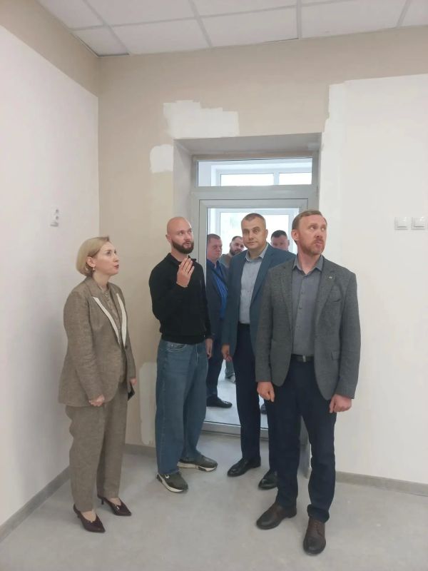 Заместитель Губернатора-министр образования Екатерина Целикова контролирует ход ремонтных работ и благоустройства в образовательных организациях региона Заместитель Губернатора-министр образования Екатерина Целикова контролирует ход ремонтных работ и благоустройства в образовательных организациях региона