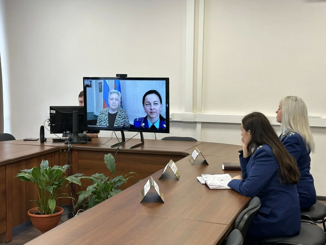 Прокурор Вологодской области Андрей Тимошичев провел личный прием членов семей участников специальной военной операции Прокурор Вологодской области Андрей Тимошичев провел личный прием членов семей участников специальной военной операции