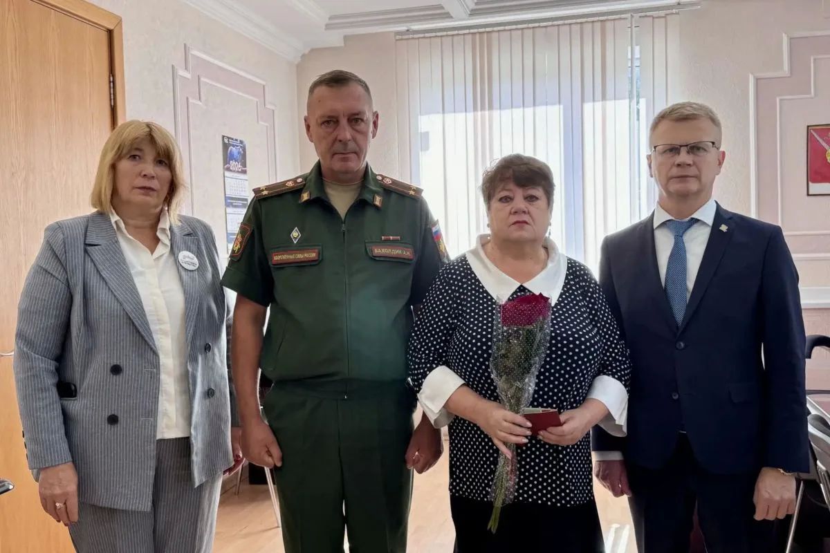 В Вытегорском округе семьям погибших бойцов СВО передали ордена Мужества В Вытегорском округе семьям погибших бойцов СВО передали ордена Мужества