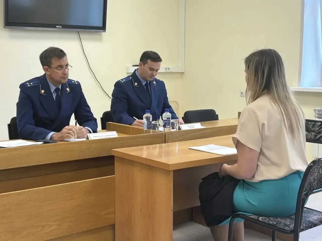 В прокуратуре г. Вологды работала мобильная приемная прокурора области В прокуратуре г. Вологды работала мобильная приемная прокурора области