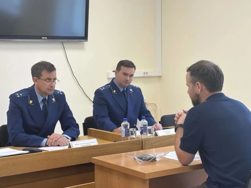 В прокуратуре г. Вологды работала мобильная приемная прокурора области В прокуратуре г. Вологды работала мобильная приемная прокурора области