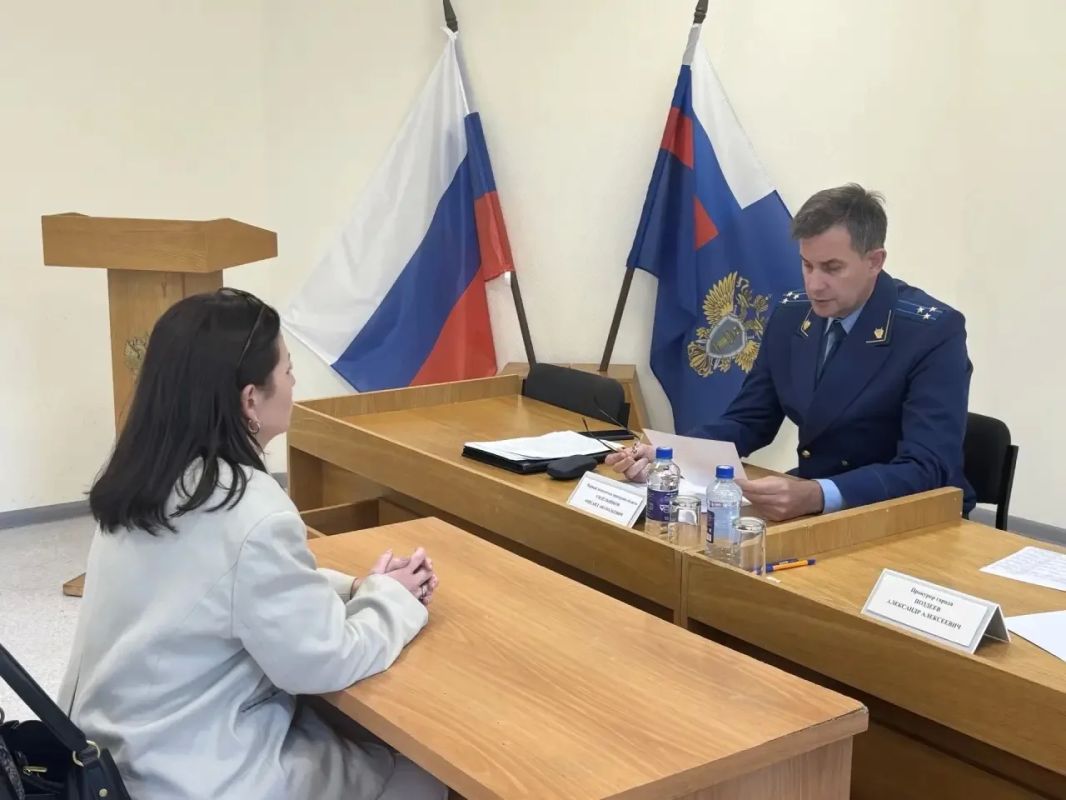 В прокуратуре г. Вологды работала мобильная приемная прокурора области В прокуратуре г. Вологды работала мобильная приемная прокурора области