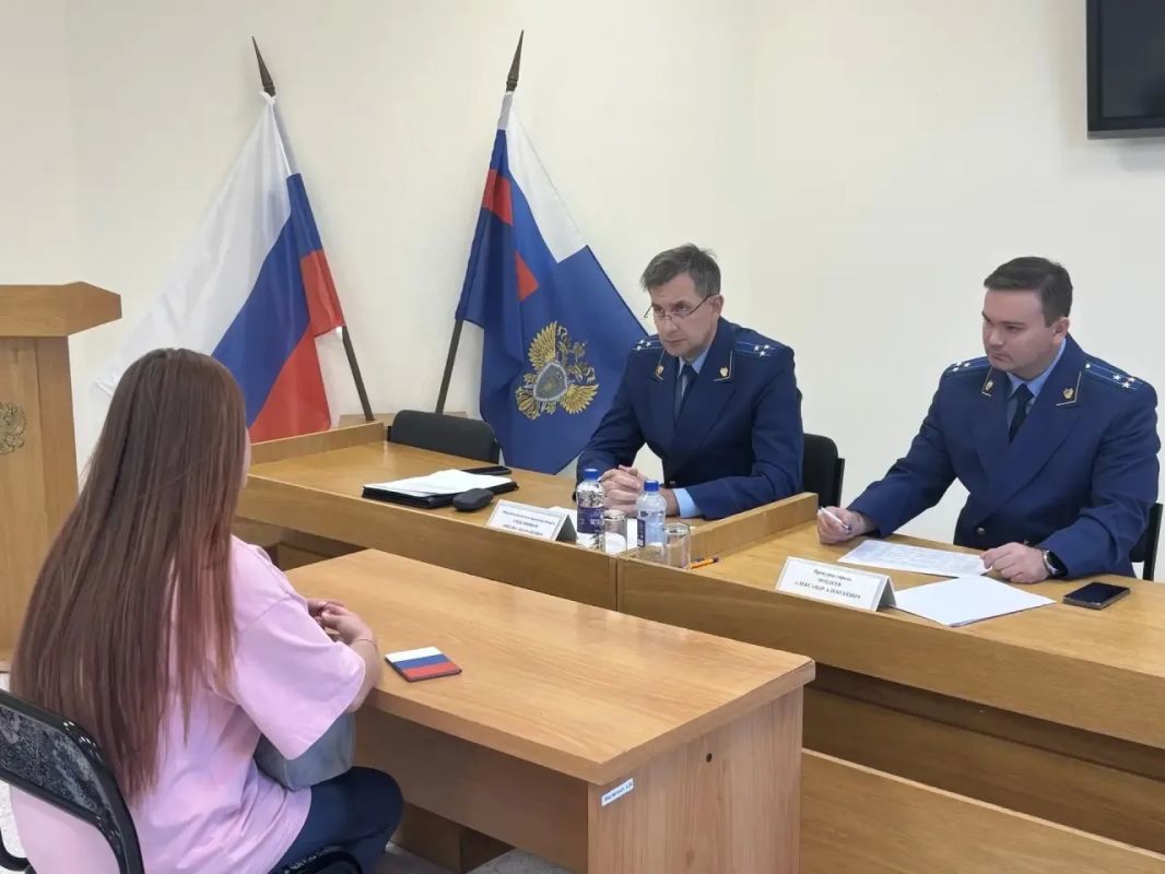 В прокуратуре г. Вологды работала мобильная приемная прокурора области В прокуратуре г. Вологды работала мобильная приемная прокурора области