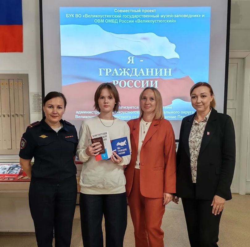 На Вологодчине состоялись торжественные вручения подросткам первых паспортов На Вологодчине состоялись торжественные вручения подросткам первых паспортов