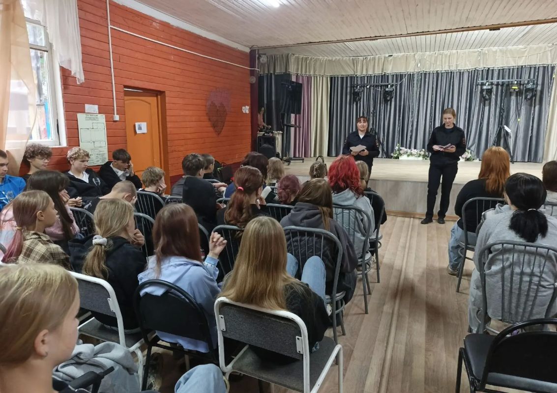 В лагере им. Яшина прошла «Зарядка со стражем порядка» В лагере им. Яшина прошла «Зарядка со стражем порядка»