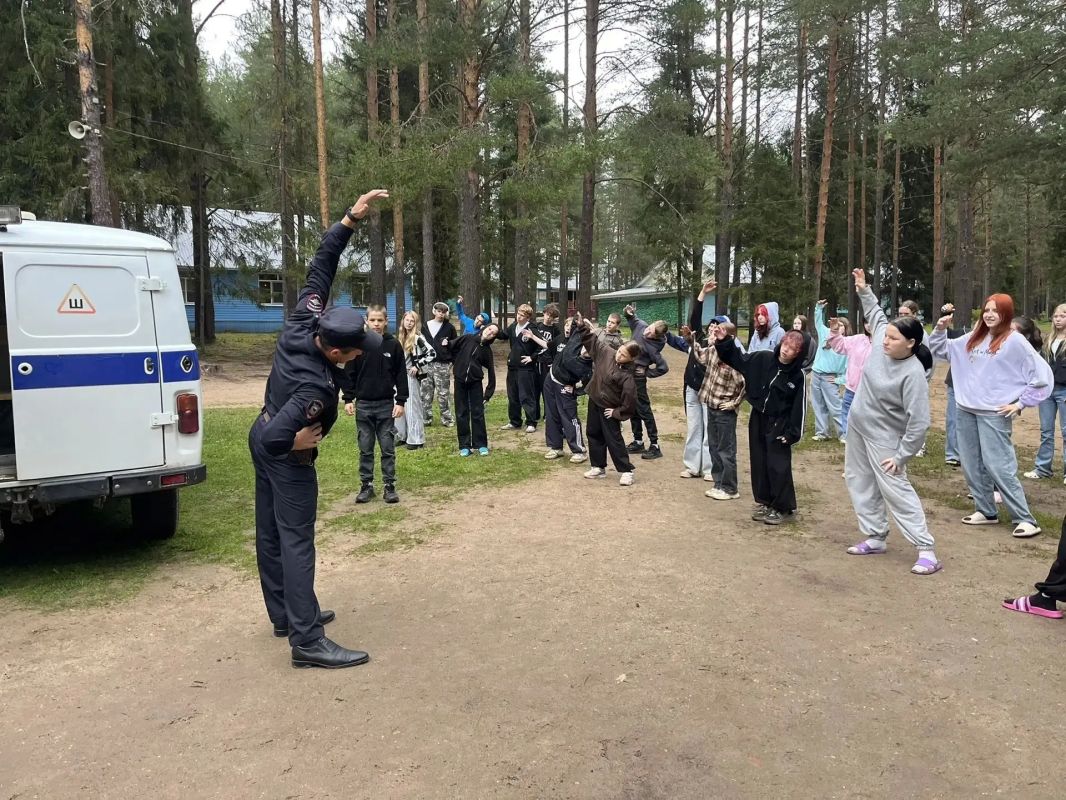В лагере им. Яшина прошла «Зарядка со стражем порядка»