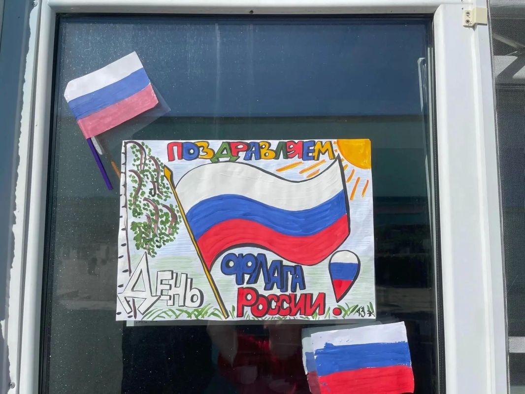 Более 2,5 тысяч детей Вологодчины приняли участие в мероприятиях ко Дню Государственного флага Более 2,5 тысяч детей Вологодчины приняли участие в мероприятиях ко Дню Государственного флага