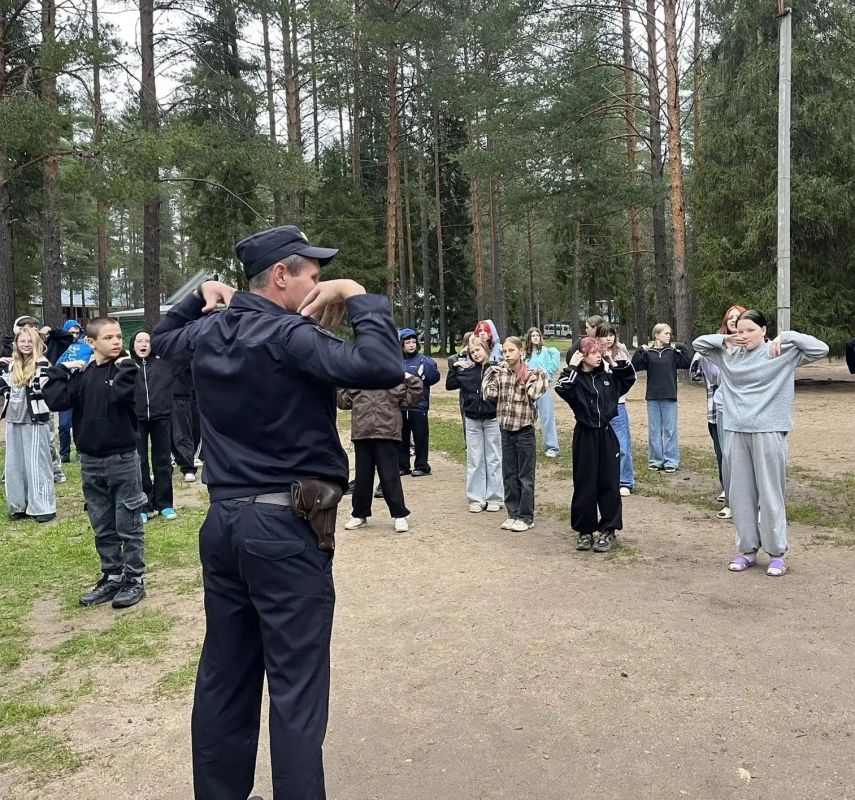 В лагере им. Яшина прошла «Зарядка со стражем порядка» В лагере им. Яшина прошла «Зарядка со стражем порядка»