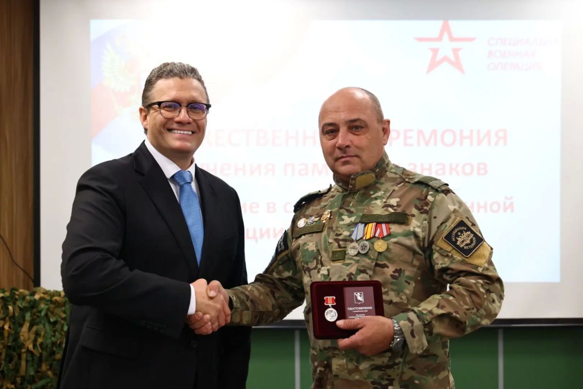 Георгий Филимонов: Вручил участникам Специальной военной операции государственные награды Российской Федерации и памятные знаки Вологодской области Георгий Филимонов: Вручил участникам Специальной военной операции государственные награды Российской Федерации и памятные знаки Вологодской области