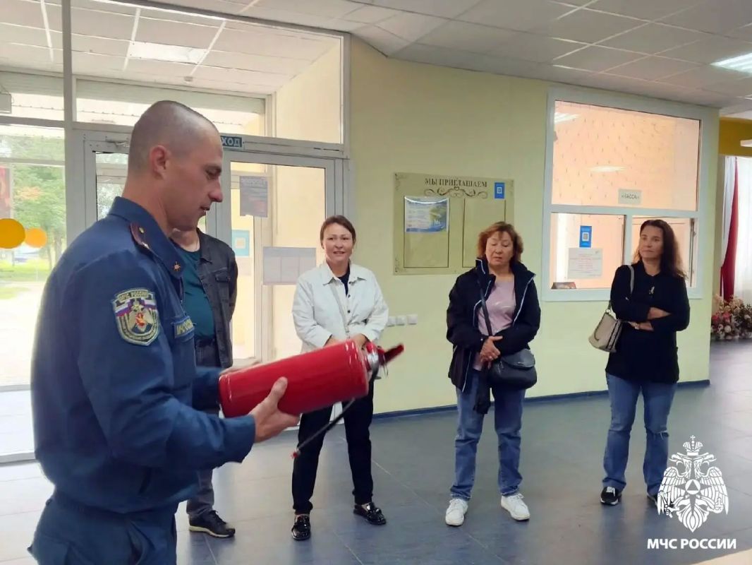 На избирательном участке Кирилловского округа проведена тренировка при возникновении нештатных ситуаций На избирательном участке Кирилловского округа проведена тренировка при возникновении нештатных ситуаций