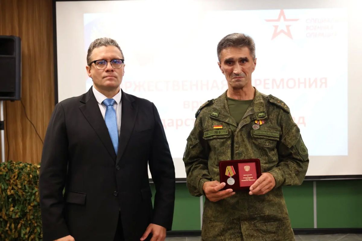 Георгий Филимонов: Вручил участникам Специальной военной операции государственные награды Российской Федерации и памятные знаки Вологодской области Георгий Филимонов: Вручил участникам Специальной военной операции государственные награды Российской Федерации и памятные знаки Вологодской области