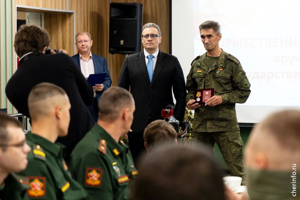 Андрей Накрошаев: Губернатор Георгий Юрьевич Филимонов вручил ордена войнам СВО Андрей Накрошаев: Губернатор Георгий Юрьевич Филимонов вручил ордена войнам СВО