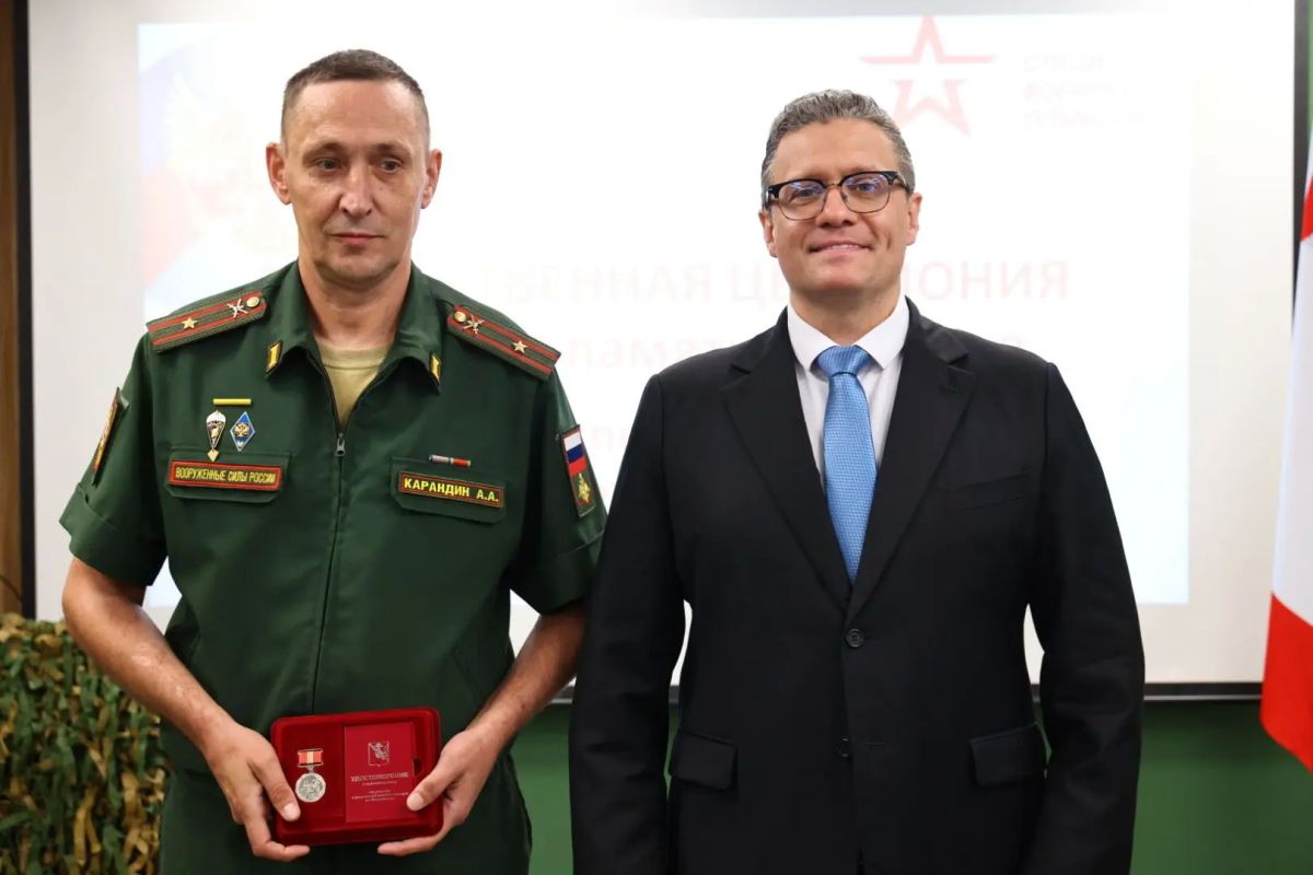 Георгий Филимонов: Вручил участникам Специальной военной операции государственные награды Российской Федерации и памятные знаки Вологодской области Георгий Филимонов: Вручил участникам Специальной военной операции государственные награды Российской Федерации и памятные знаки Вологодской области