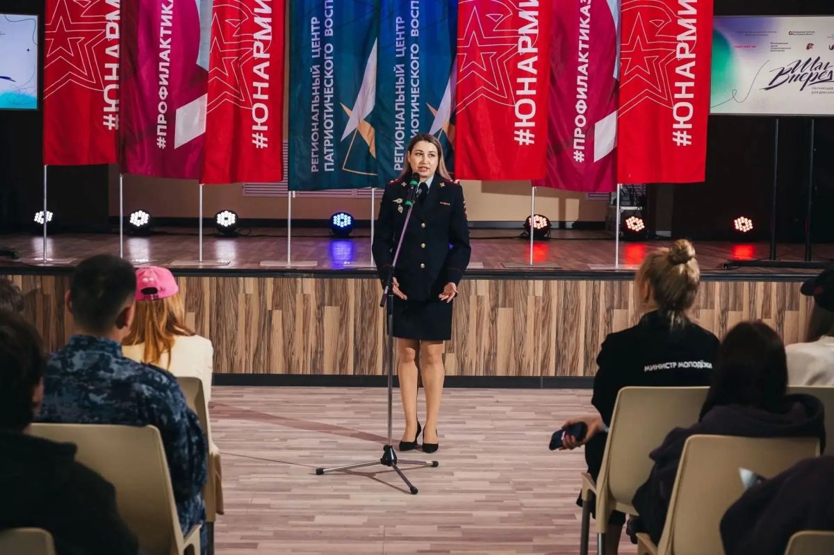 В Вологодской области полицейские принимают участие в профилактических проектах «Неделя в армии» и «Шаг вперед» В Вологодской области полицейские принимают участие в профилактических проектах «Неделя в армии» и «Шаг вперед»