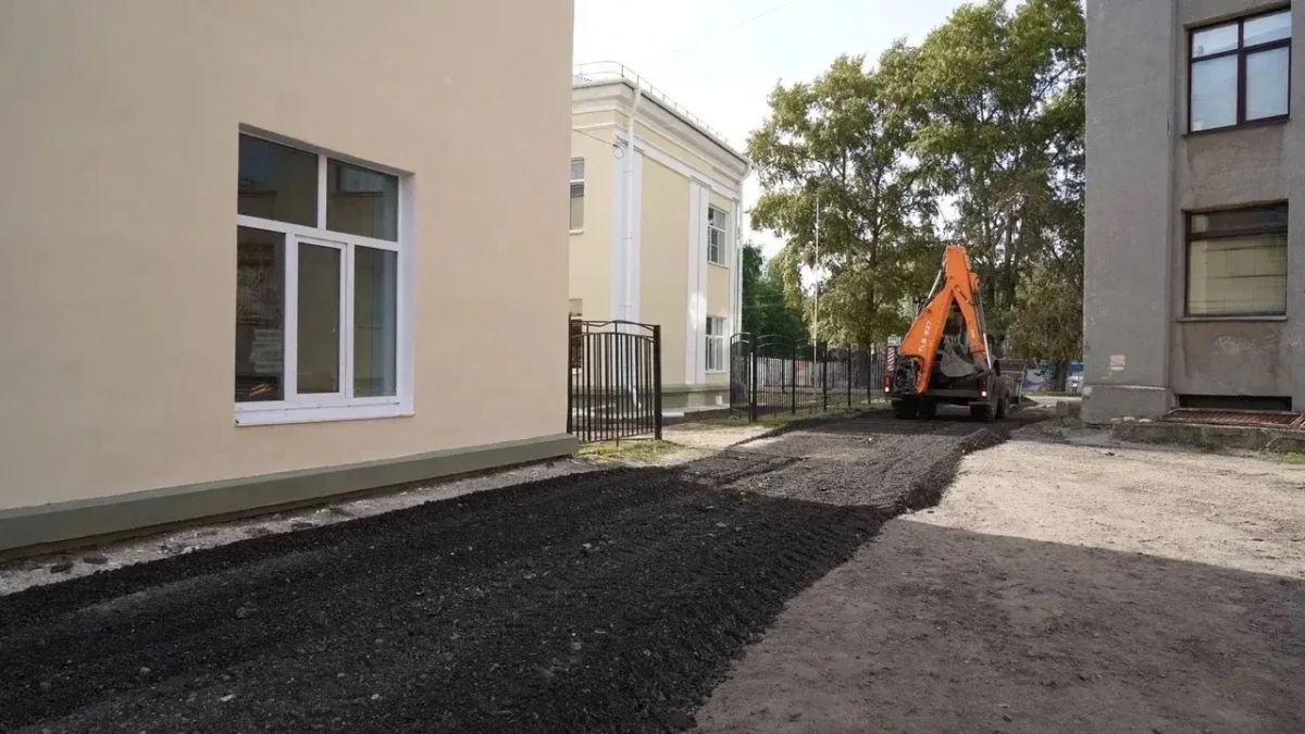 Проверил готовность обновлённых школ к новому учебному году. Проверил готовность обновлённых школ к новому учебному году.