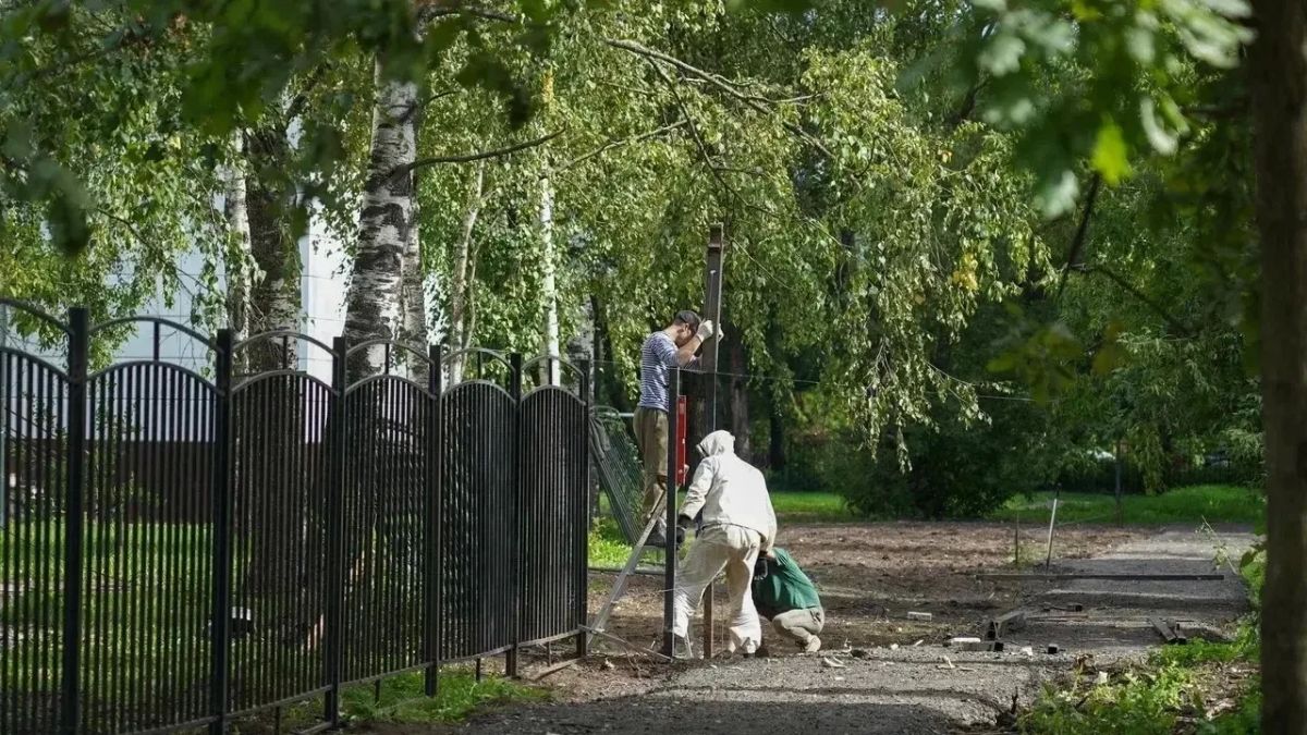 Проверил готовность обновлённых школ к новому учебному году. Проверил готовность обновлённых школ к новому учебному году.
