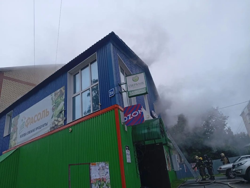 Продовольственный магазин загорелся в посёлке Кувшиново Продовольственный магазин загорелся в посёлке Кувшиново