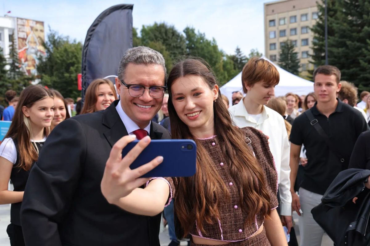 Георгий Филимонов: По просьбам студентов сделали несколько памятных фотографий Георгий Филимонов: По просьбам студентов сделали несколько памятных фотографий