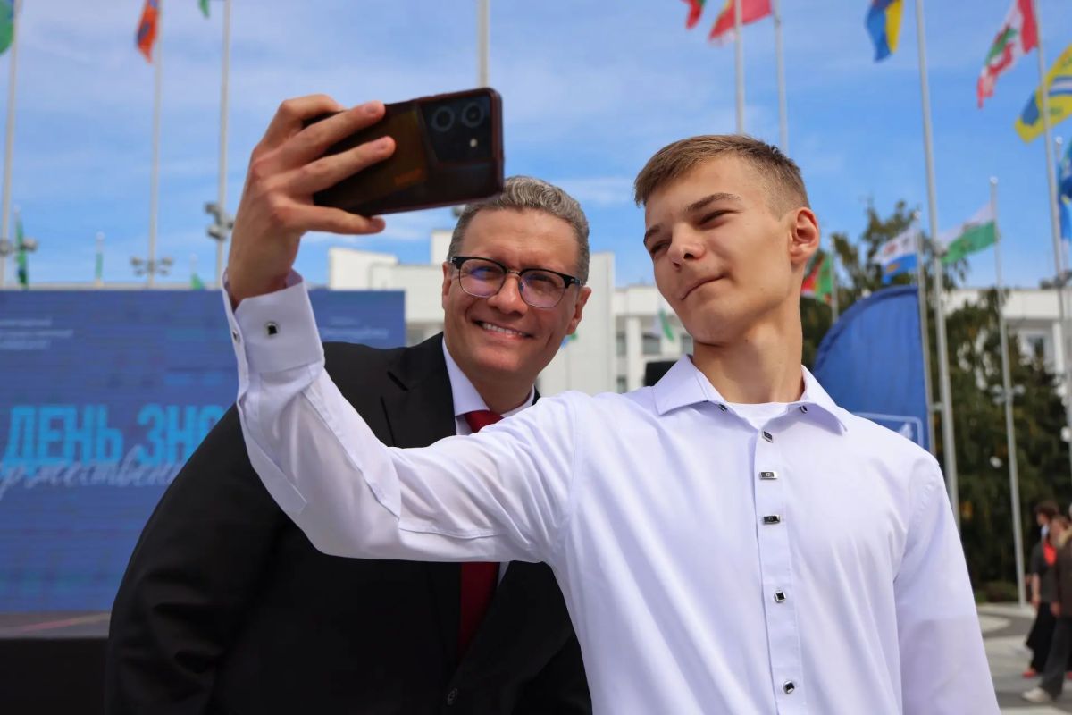 Георгий Филимонов: Ещё немного фотографий с праздничной площади Дрыгина Георгий Филимонов: Ещё немного фотографий с праздничной площади Дрыгина