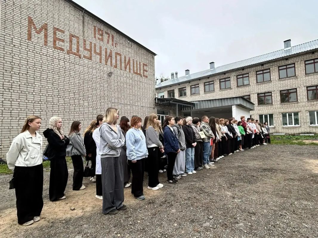 Торжественные линейки прошли в медицинских колледжах Череповца и Великого Устюга Торжественные линейки прошли в медицинских колледжах Череповца и Великого Устюга