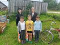 Помоги пойти учиться. В Нюксенице полицейские и общественники поздравили детей с 1 сентября