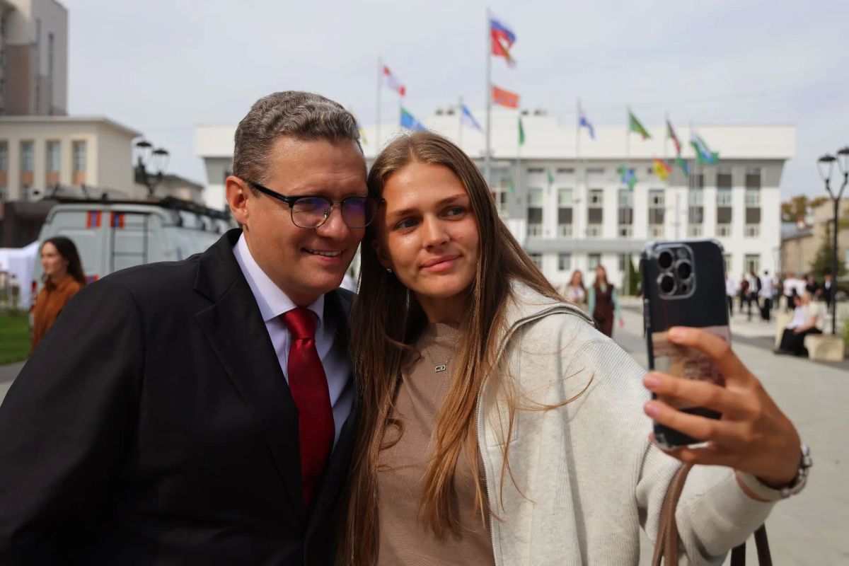 Георгий Филимонов: Ещё немного фотографий с праздничной площади Дрыгина Георгий Филимонов: Ещё немного фотографий с праздничной площади Дрыгина