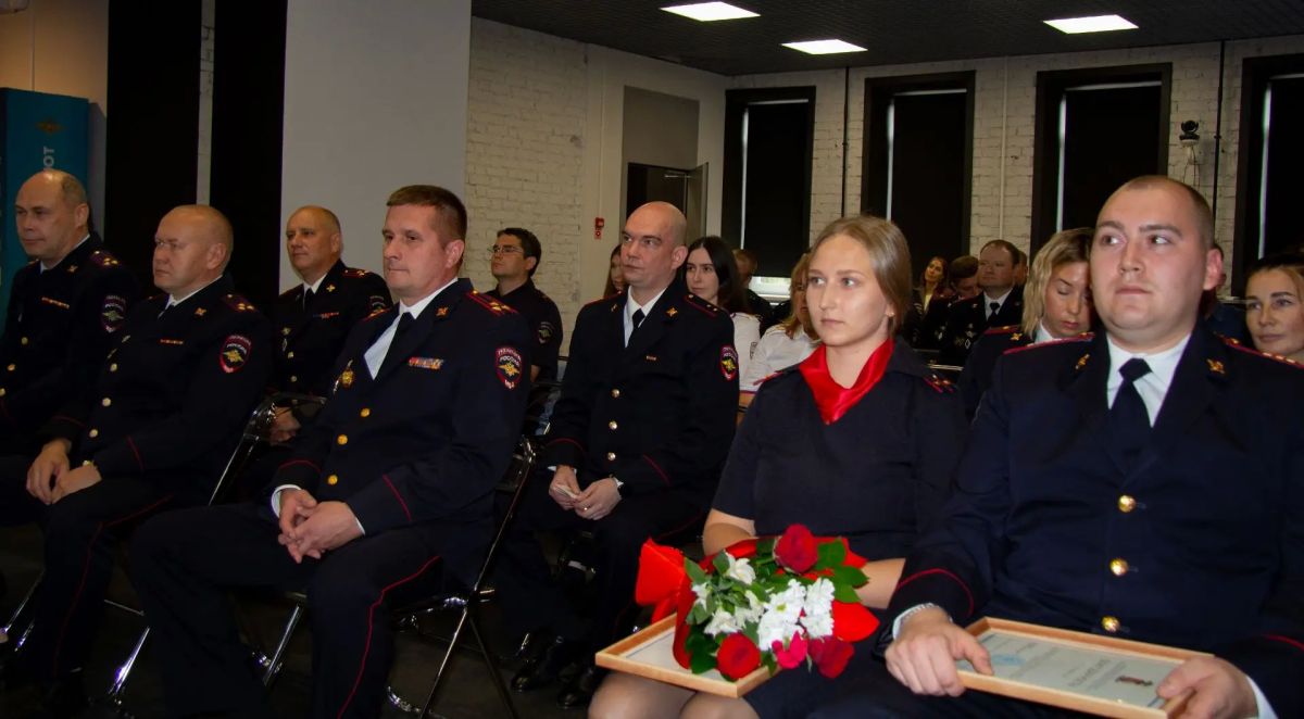 Сегодня в Музее истории Вологодской полиции прошло торжественное собрание, посвященное сразу двум значимым датам: Дню патрульно-постовой службы и Дню подразделений по исполнению административного законодательства Сегодня в Музее истории Вологодской полиции прошло торжественное собрание, посвященное сразу двум значимым датам: Дню патрульно-постовой службы и Дню подразделений по исполнению административного законодательства