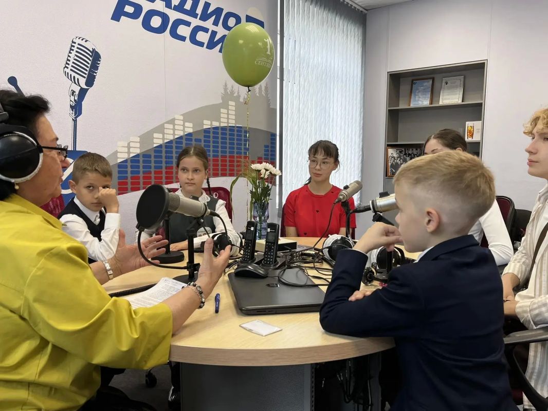 Эфир на «Радио России» накануне был традиционно посвящён Дню знаний Эфир на «Радио России» накануне был традиционно посвящён Дню знаний