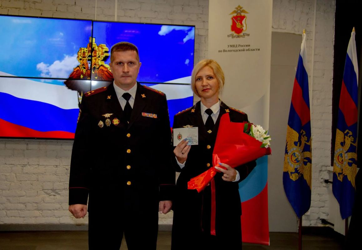 Сегодня в Музее истории Вологодской полиции прошло торжественное собрание, посвященное сразу двум значимым датам: Дню патрульно-постовой службы и Дню подразделений по исполнению административного законодательства Сегодня в Музее истории Вологодской полиции прошло торжественное собрание, посвященное сразу двум значимым датам: Дню патрульно-постовой службы и Дню подразделений по исполнению административного законодательства