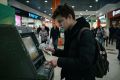 Вологодский подросток успел перевести мошенникам 1,5 млн рублей из 2,5 млн