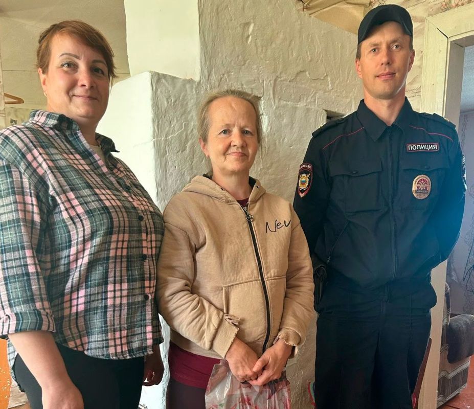 Полицейские Вологодской области принимают активное участие в акции «Помоги пойти учиться» Полицейские Вологодской области принимают активное участие в акции «Помоги пойти учиться»