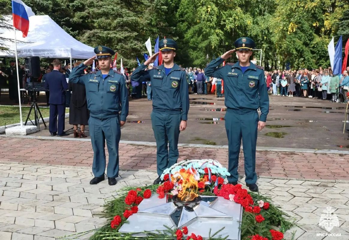 В Кириллове зажжён Вечный огонь В Кириллове зажжён Вечный огонь