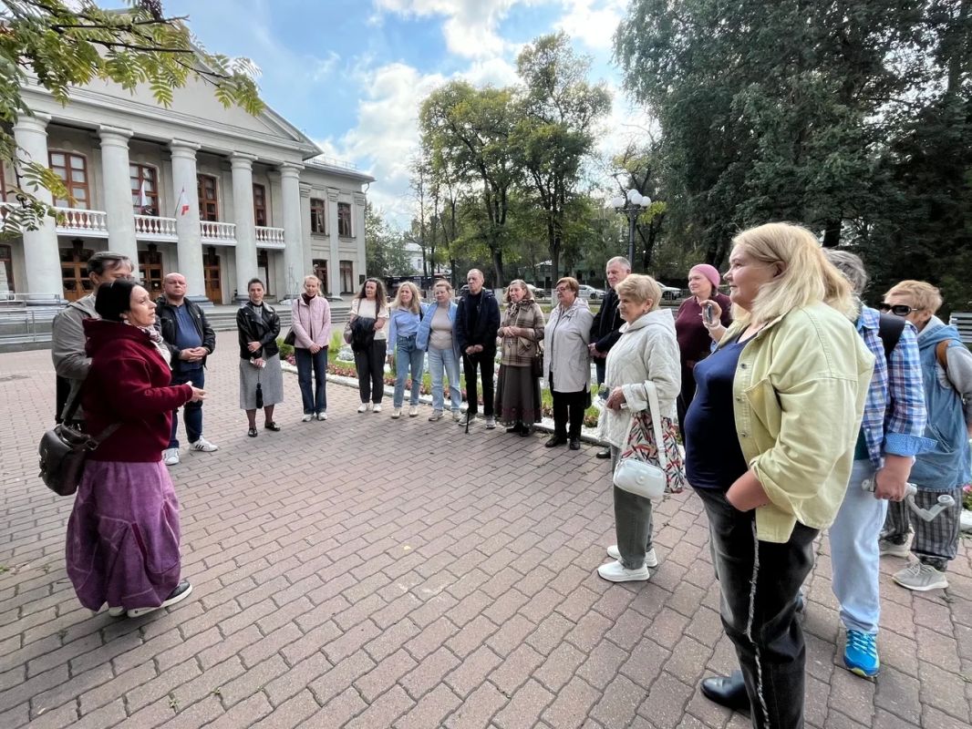Экскурсия по местам жизни и творчества Ольги Фокиной прошла сегодня в Вологде… Экскурсия по местам жизни и творчества Ольги Фокиной прошла сегодня в Вологде…