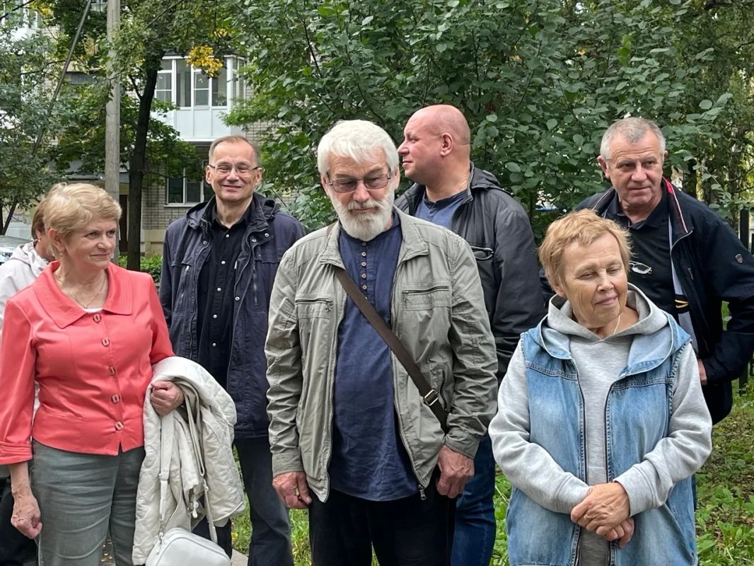 Экскурсия по местам жизни и творчества Ольги Фокиной прошла сегодня в Вологде… Экскурсия по местам жизни и творчества Ольги Фокиной прошла сегодня в Вологде…